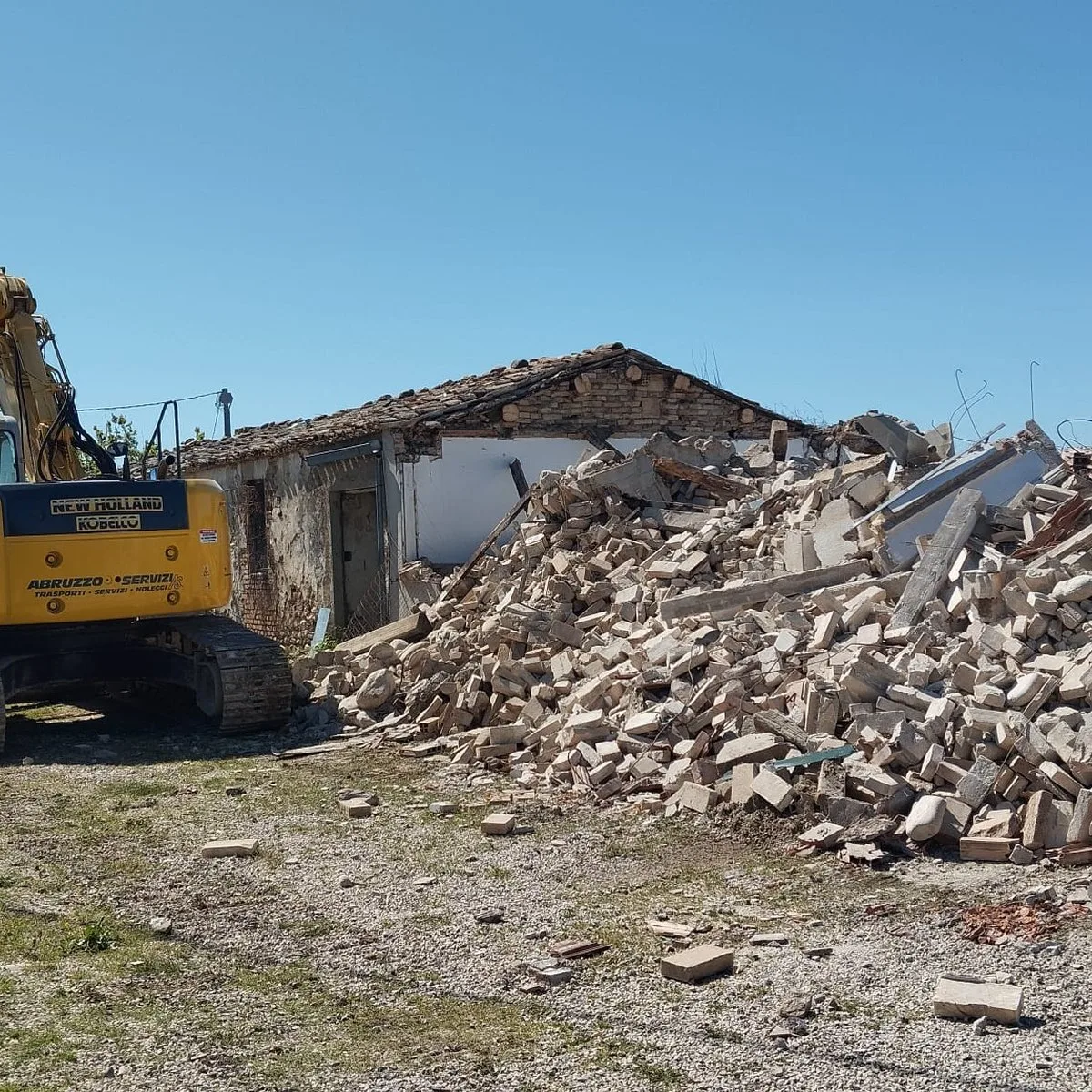 Demolizione Abruzzoservizi